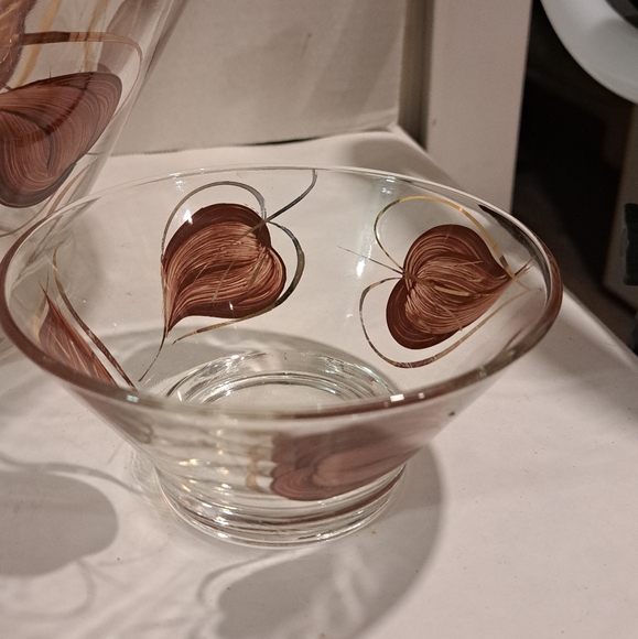 Anchor hocking bowl set.  Brown leaves with a gold border. - Picture 9 of 10